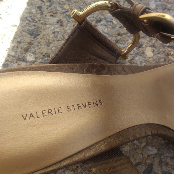 Ladies slides, low heel, size 8M. - Picture 2 of 5